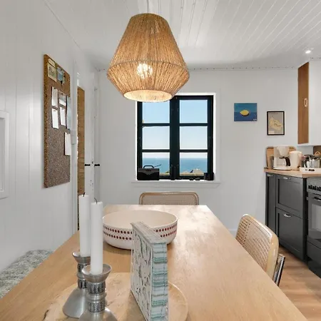 2 Bedroom Beautiful In Vakantiehuis Allinge-Sandvig