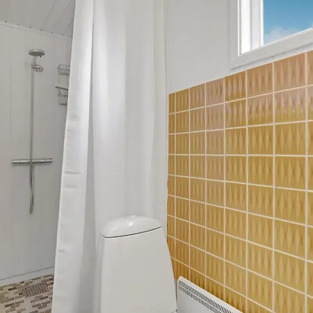 2 Bedroom Beautiful In Vakantiehuis