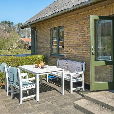 2 Bedroom Beautiful In Vakantiehuis